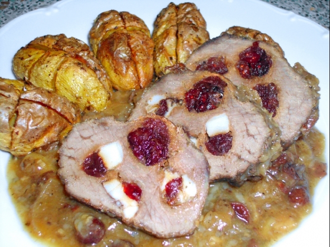 Pečený pštros s brusinkami