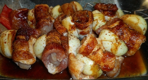 Kuřecí v bůčku na jehlách s bramborem pečené - krok 1