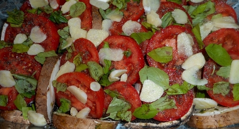 Pečená kuřecí prsa v pestu s rajčaty a mozzarellou - krok 2