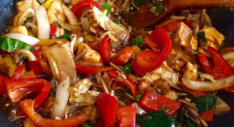 Kureci stir fry s cerstvou zeleninou a basmati ryzi  - krok 2