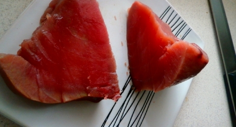  Tuňák obalený ve slunečnicových semínkách  - krok 1